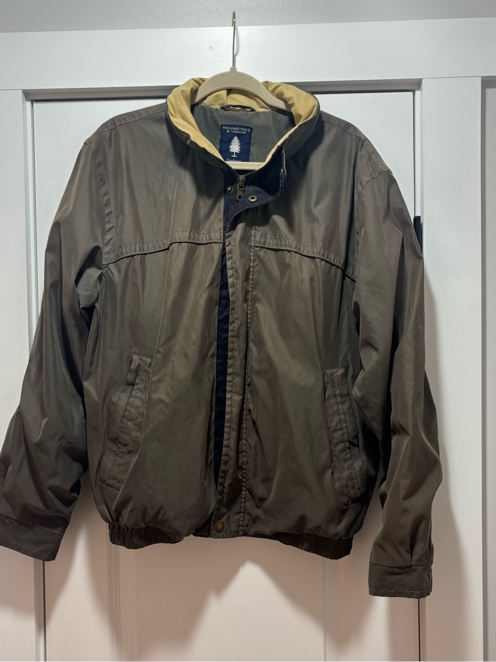 Roundtree & Yorke Olive Windbreaker with Tan Collar
